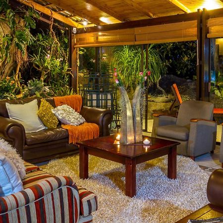 Joern'S Gaestehaus Mbombela Bagian luar foto