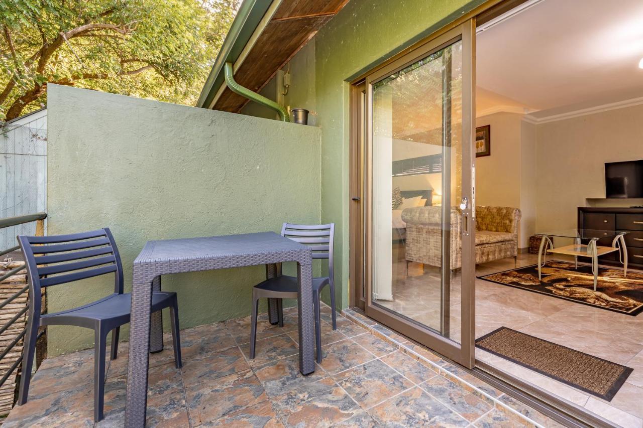 Joern'S Gaestehaus Mbombela Bagian luar foto