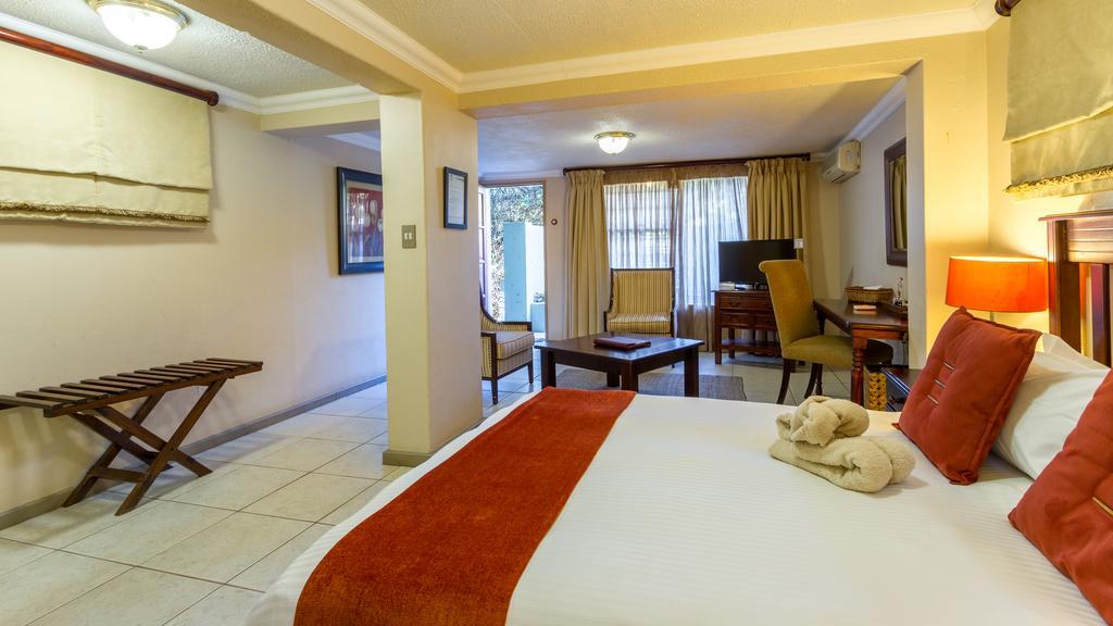 Joern'S Gaestehaus Mbombela Ruang foto