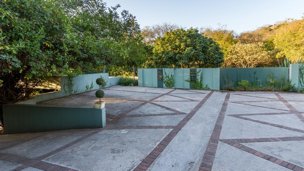 Joern'S Gaestehaus Mbombela Bagian luar foto