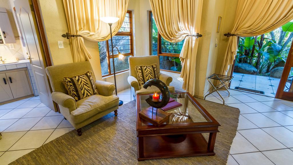 Joern'S Gaestehaus Mbombela Bagian luar foto