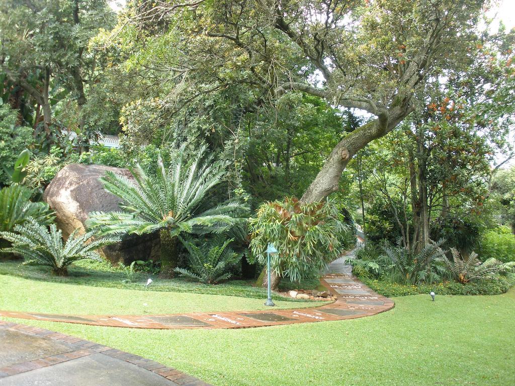 Joern'S Gaestehaus Mbombela Bagian luar foto