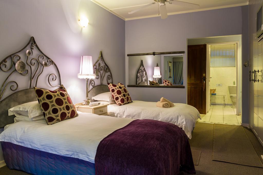 Joern'S Gaestehaus Mbombela Ruang foto
