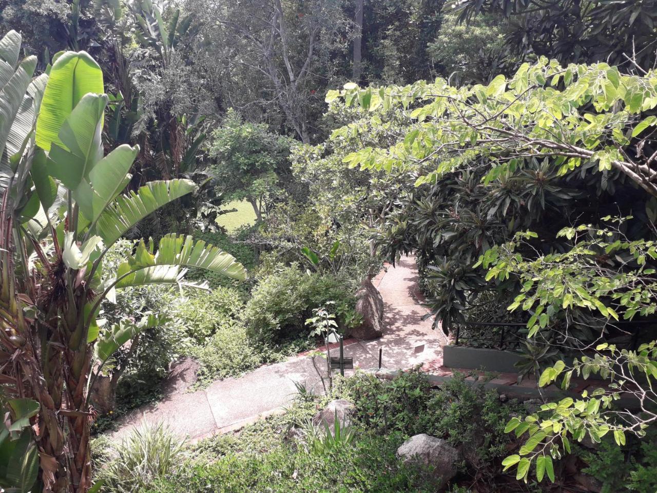 Joern'S Gaestehaus Mbombela Bagian luar foto